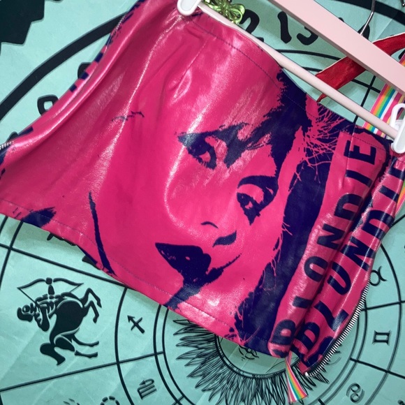❌SOLD❌Glamhead Blondie Vinyl Mini Skirt Med Pink - Picture 9 of 16